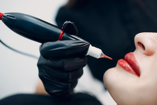 Phun môi kỹ thuật mới nhất 6 cosmetologist applying red perma