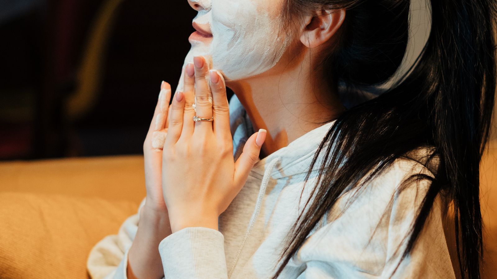 Tẩy tế bào chết và toner: dùng bao nhiêu là đủ Tẩy tế bào chết và toner: dùng bao nhiêu là đủ